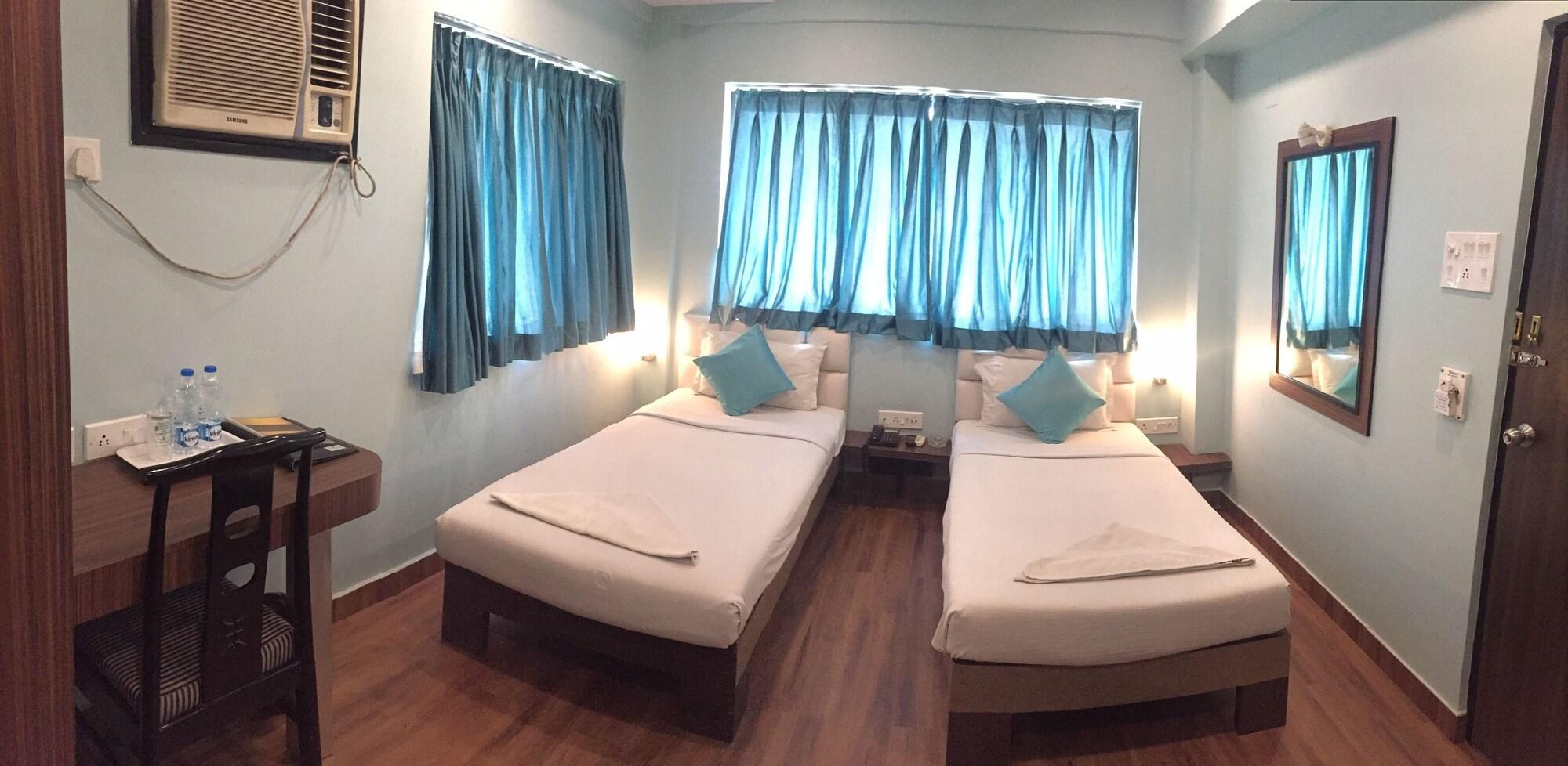 Hotel Crestwood Calcutta Extérieur photo