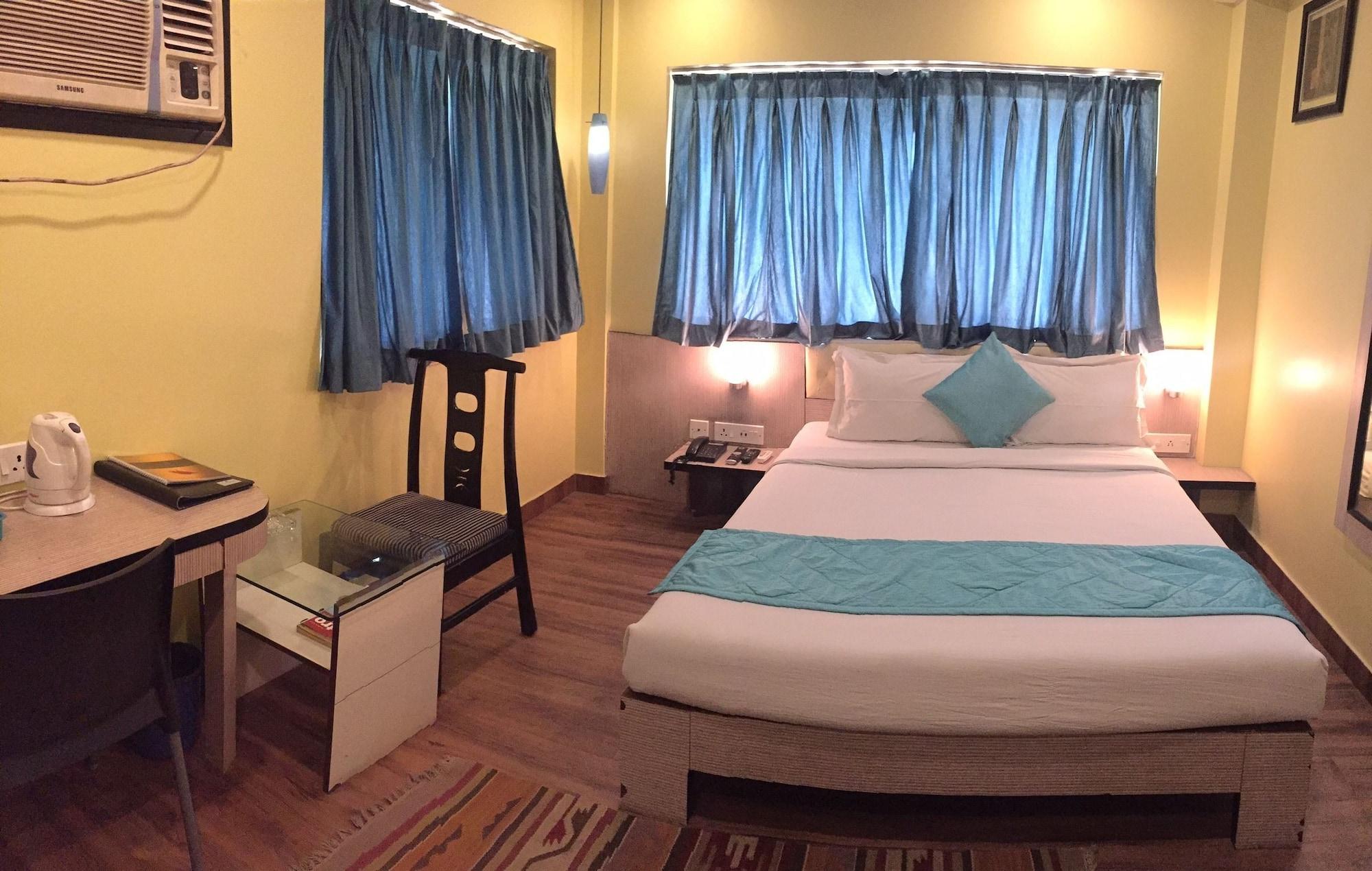 Hotel Crestwood Calcutta Extérieur photo