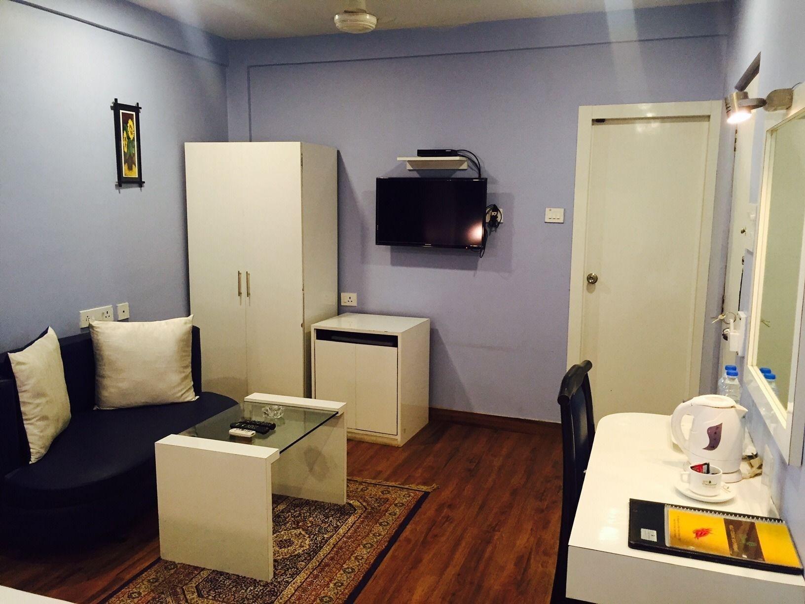 Hotel Crestwood Calcutta Extérieur photo