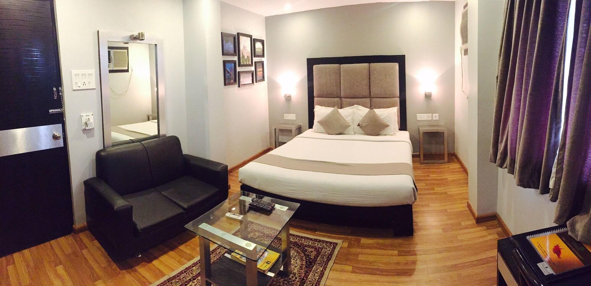 Hotel Crestwood Calcutta Extérieur photo