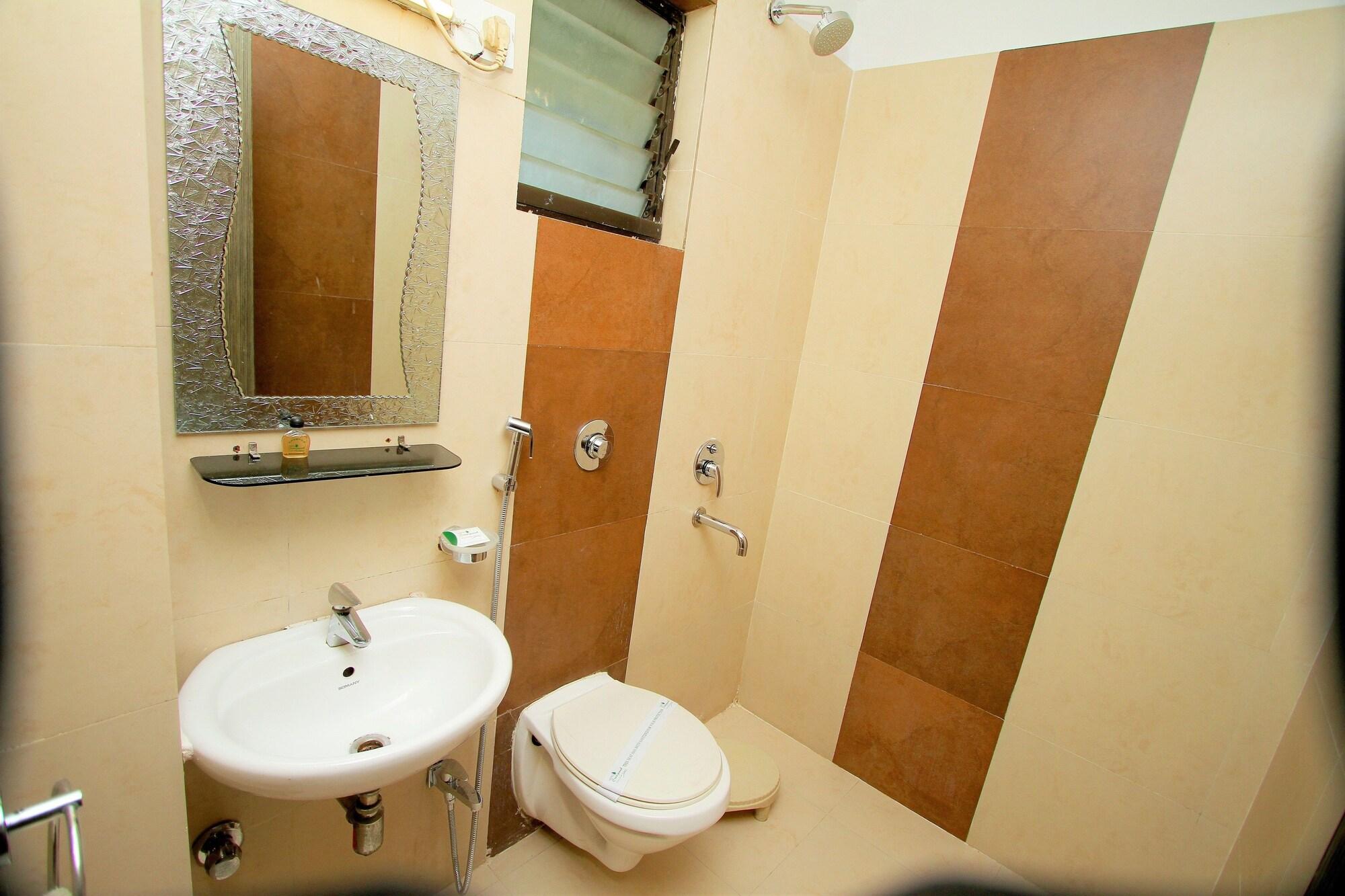 Hotel Crestwood Calcutta Extérieur photo