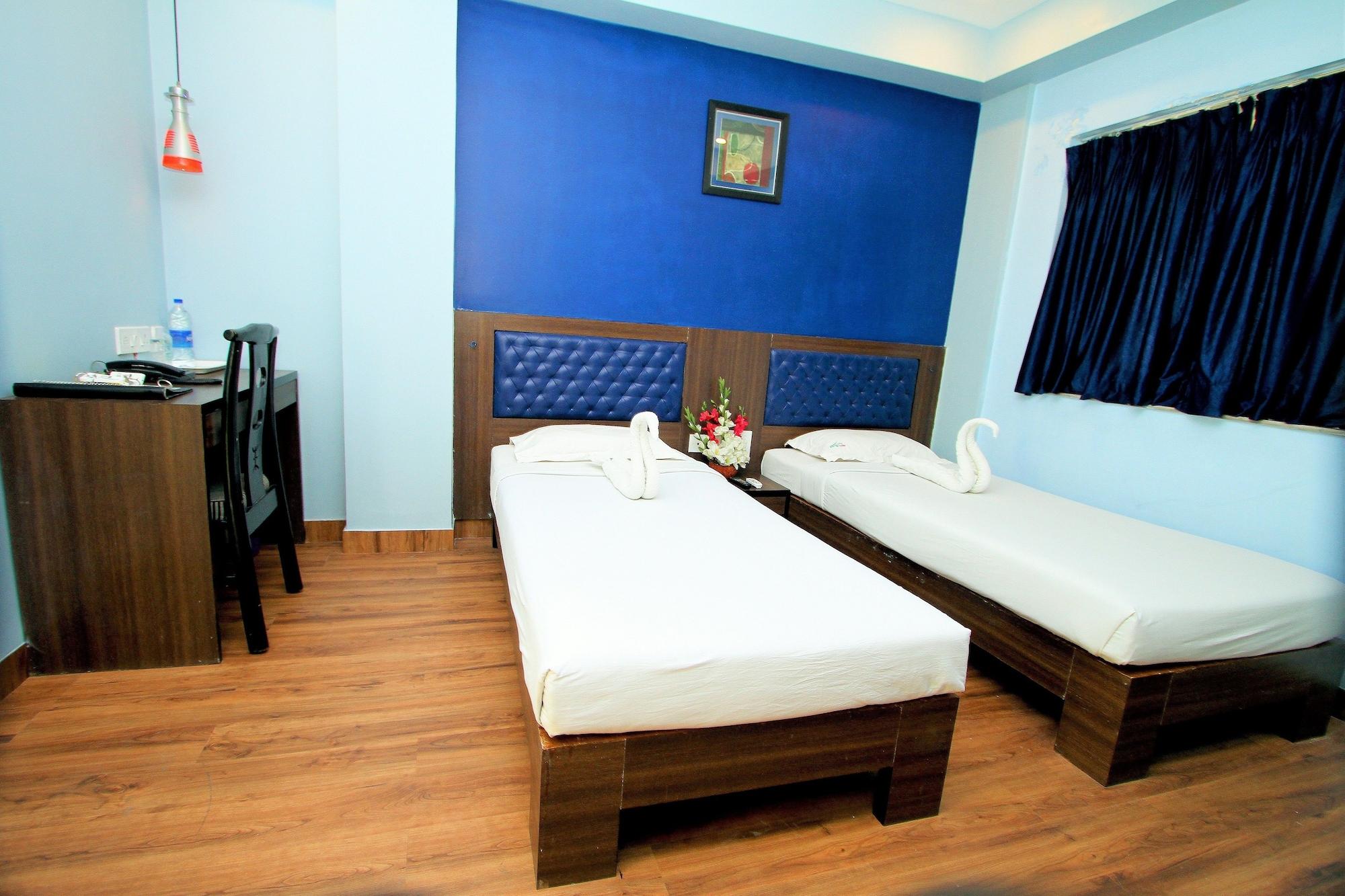 Hotel Crestwood Calcutta Extérieur photo