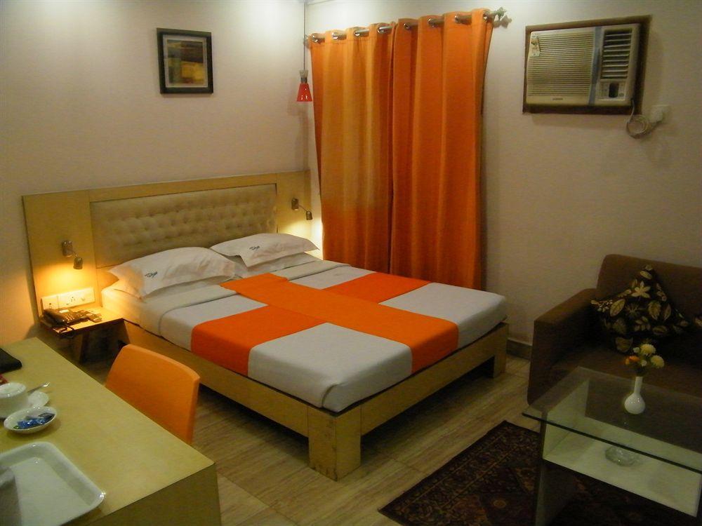 Hotel Crestwood Calcutta Extérieur photo