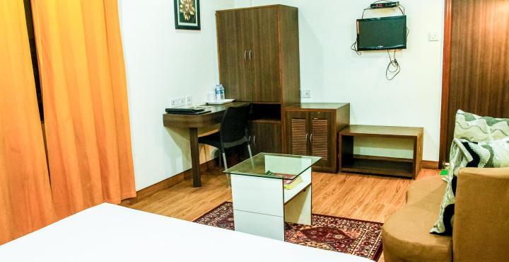 Hotel Crestwood Calcutta Extérieur photo