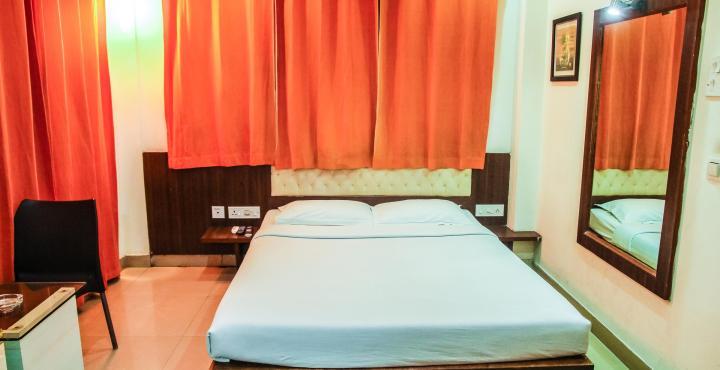 Hotel Crestwood Calcutta Extérieur photo