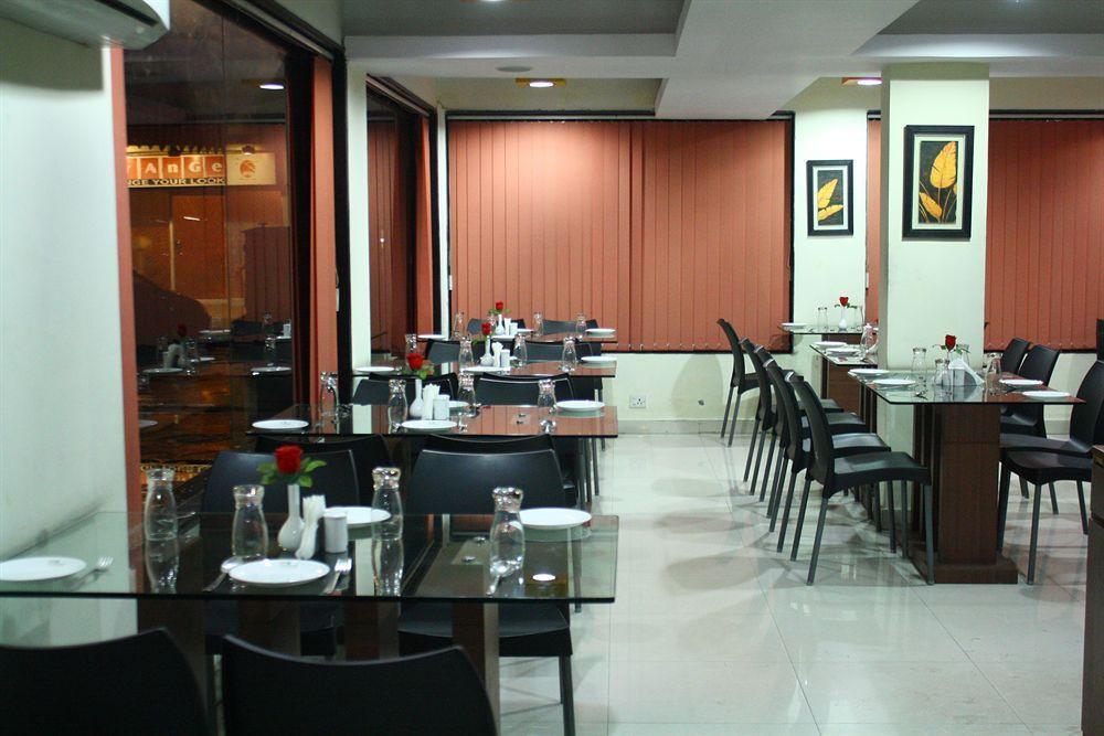 Hotel Crestwood Calcutta Extérieur photo