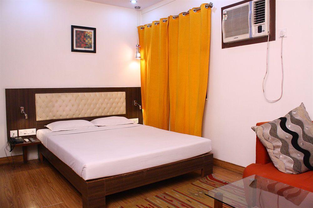 Hotel Crestwood Calcutta Extérieur photo
