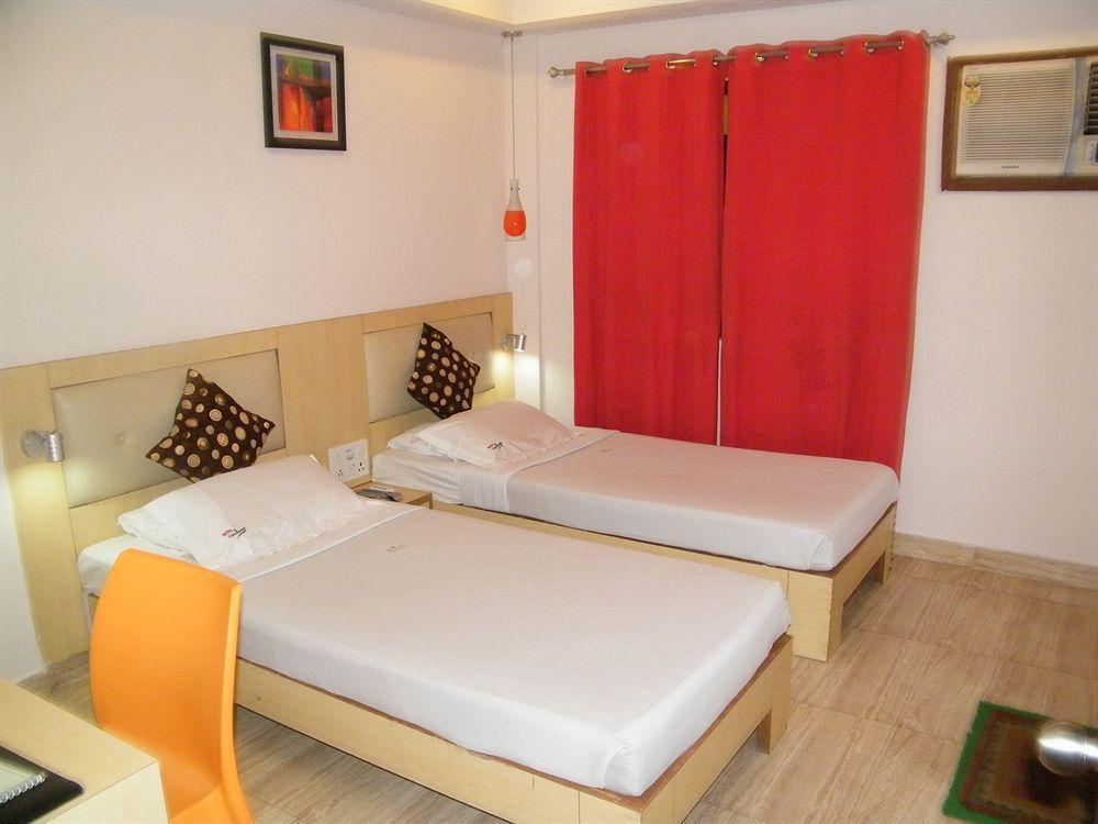 Hotel Crestwood Calcutta Extérieur photo
