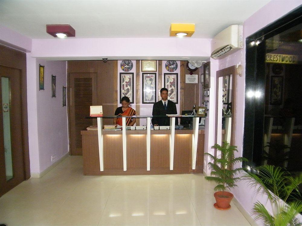 Hotel Crestwood Calcutta Extérieur photo