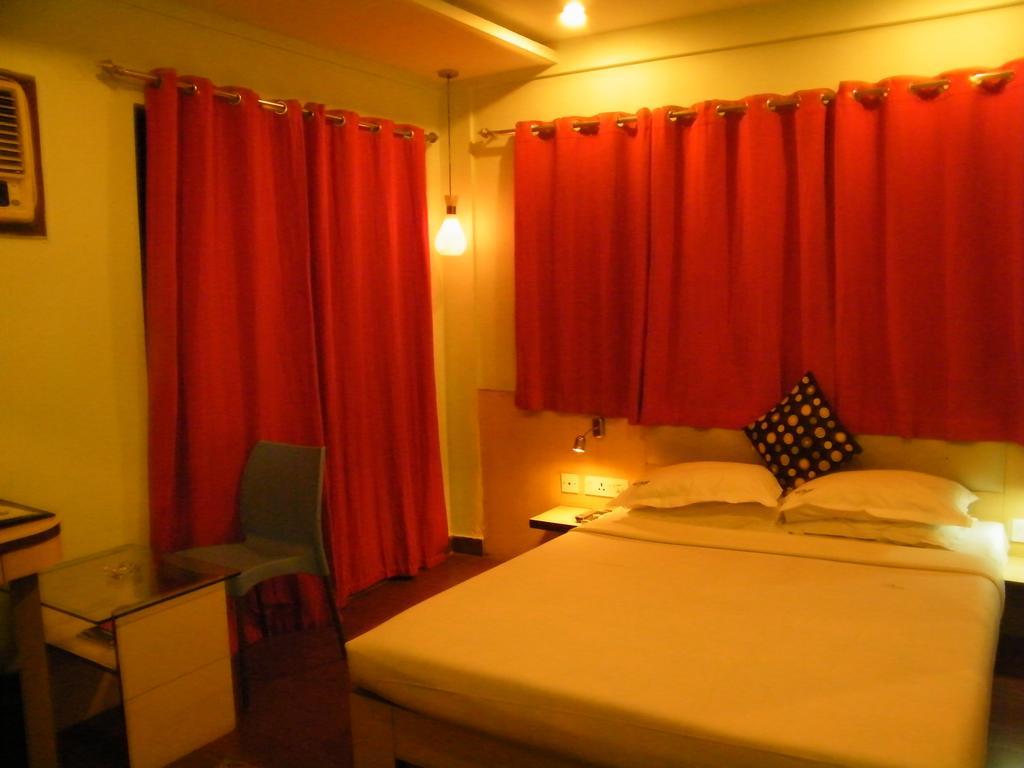 Hotel Crestwood Calcutta Chambre photo