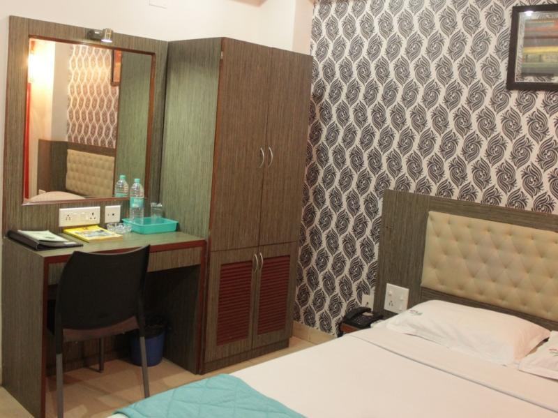Hotel Crestwood Calcutta Extérieur photo