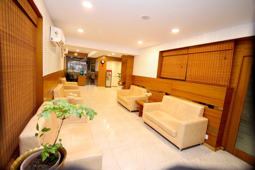 Hotel Crestwood Calcutta Extérieur photo