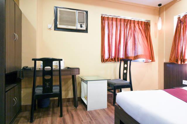 Hotel Crestwood Calcutta Extérieur photo