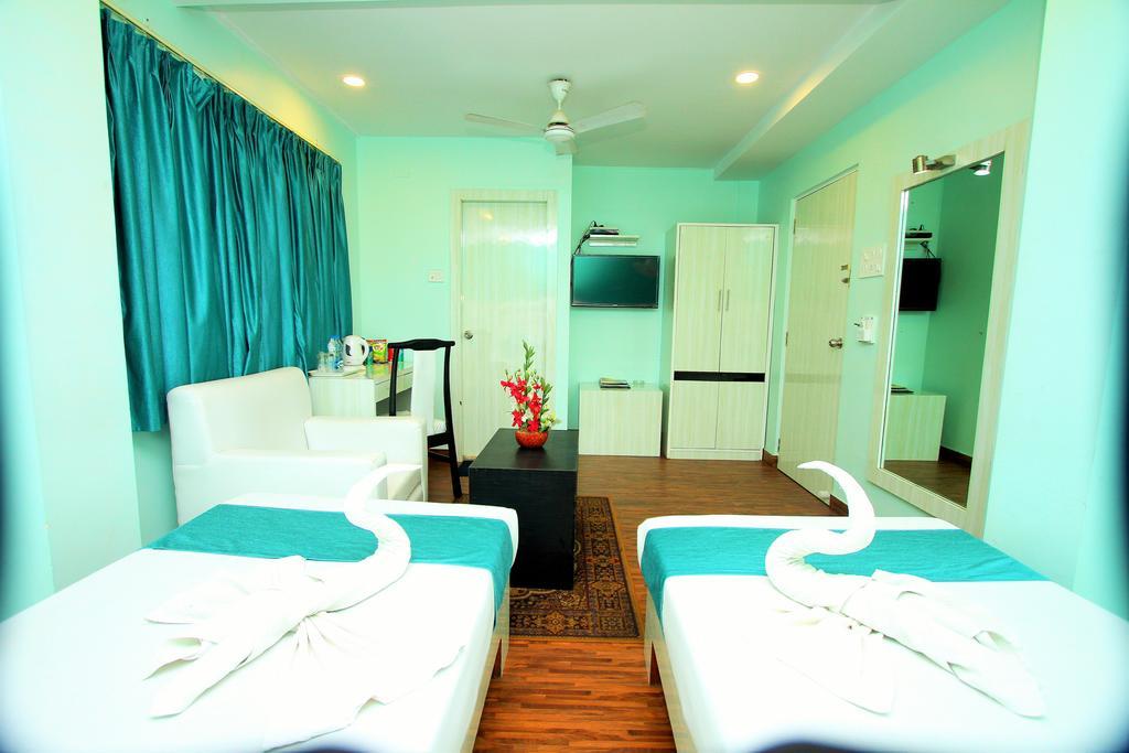 Hotel Crestwood Calcutta Extérieur photo