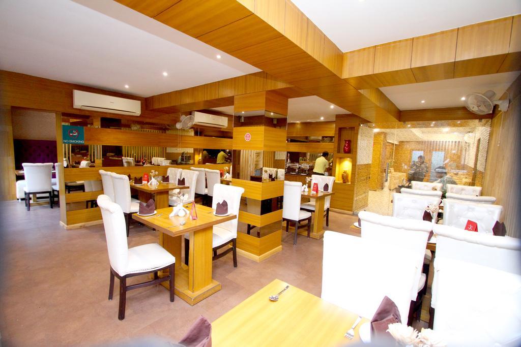 Hotel Crestwood Calcutta Extérieur photo