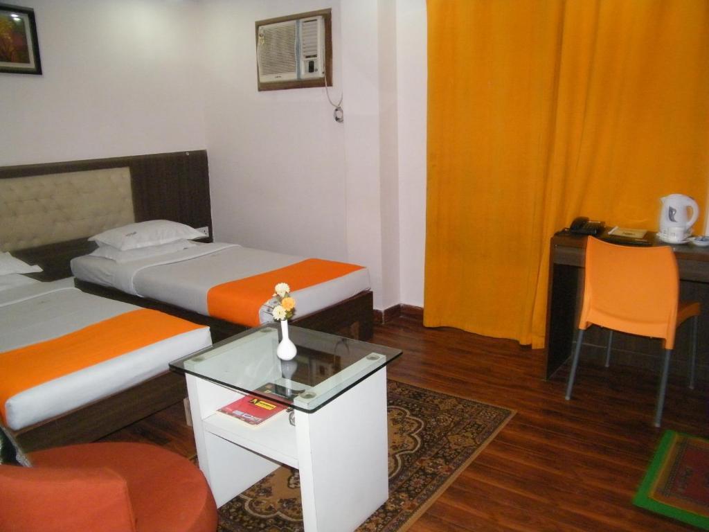 Hotel Crestwood Calcutta Extérieur photo