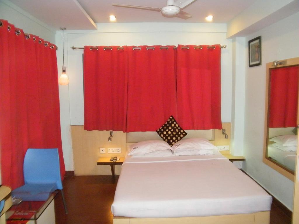 Hotel Crestwood Calcutta Extérieur photo