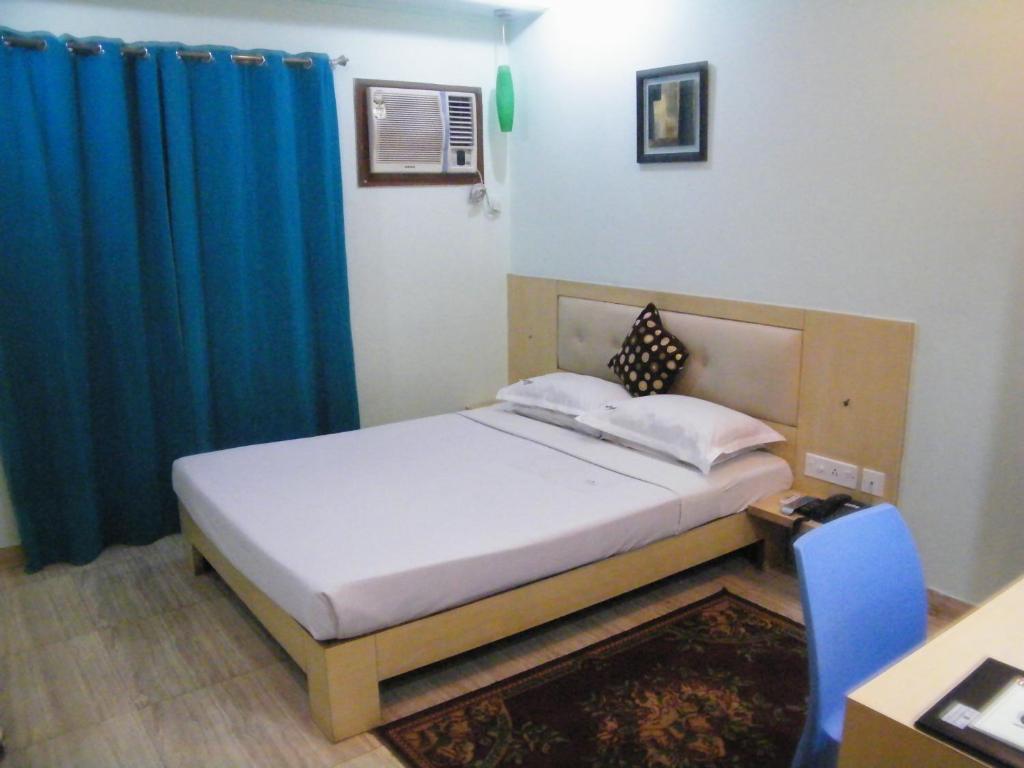 Hotel Crestwood Calcutta Extérieur photo