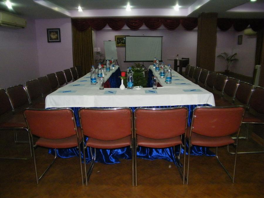 Hotel Crestwood Calcutta Extérieur photo