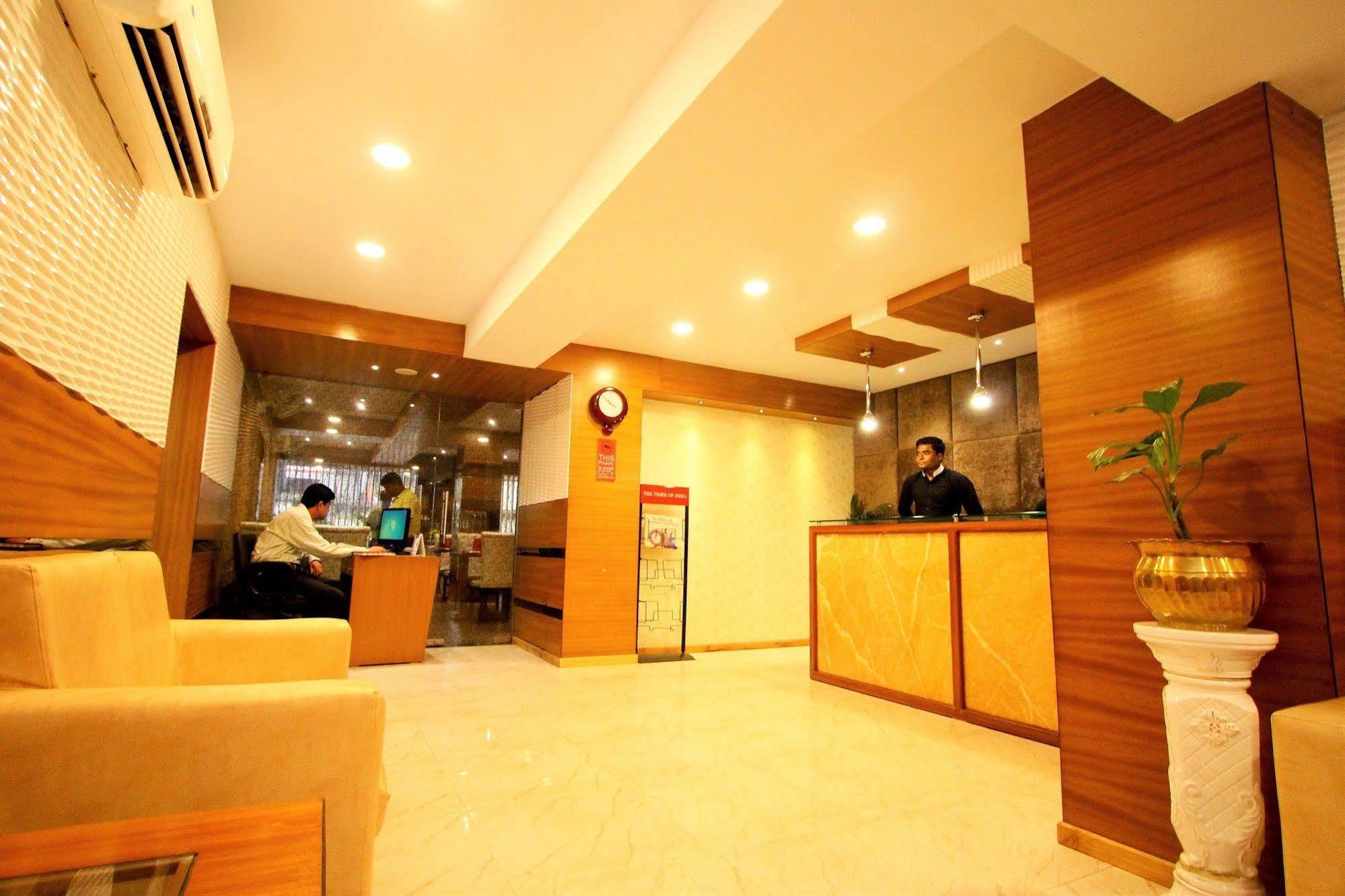 Hotel Crestwood Calcutta Extérieur photo